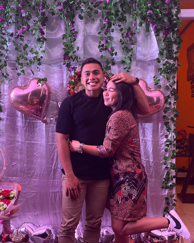 Aprilio Manganang dan Claudya Tunangan