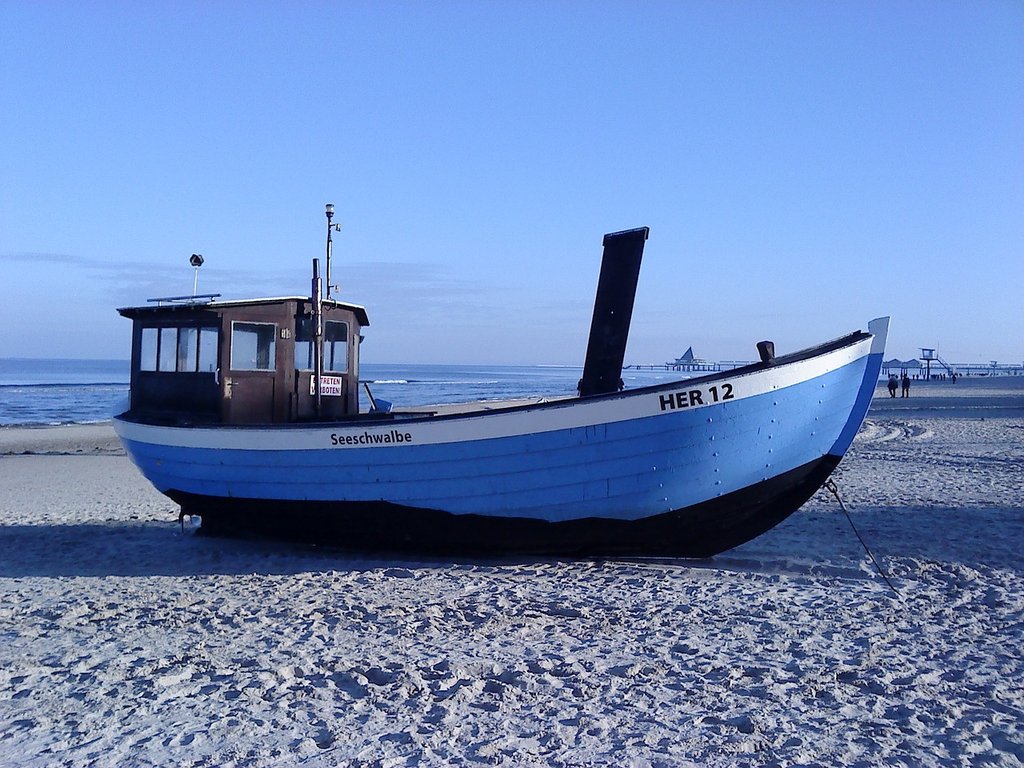 blue-cabin-boat.jpg
