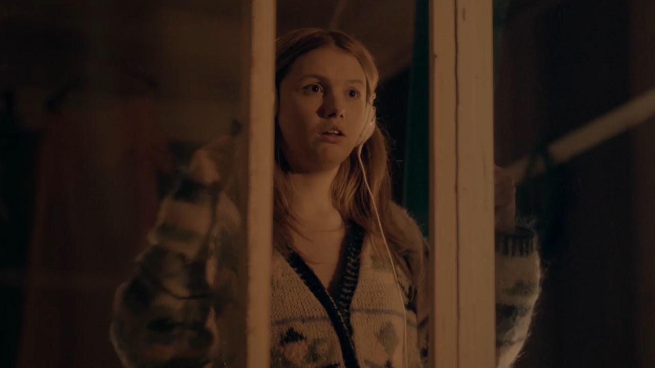 Skins (2013) Season 7 [Hindi + Tamil + Telugu + English] WebRip 480p, 720p ESub - Complete Screenshot