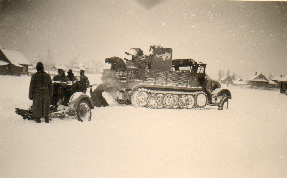 Luftwaffe SdKfz 7-1 Flak 2cm Vierling Halbkette Fahrzeug Kfz Anhänger Russland