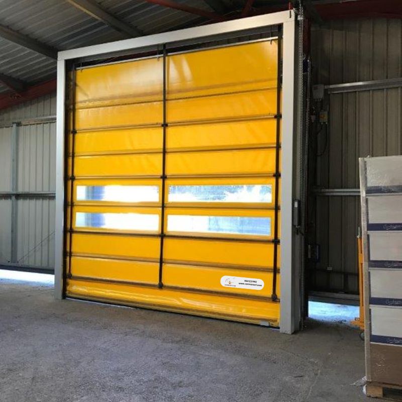 Porte sectionnelle verte pour entrepôt agricole
