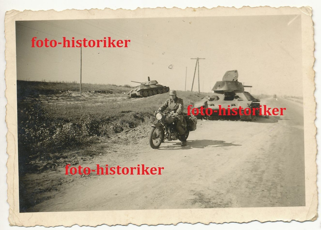 Kamerad Kradmelder Motorrad zerstörte russische 