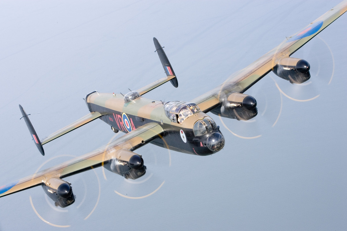 lancaster-bomber1.jpg