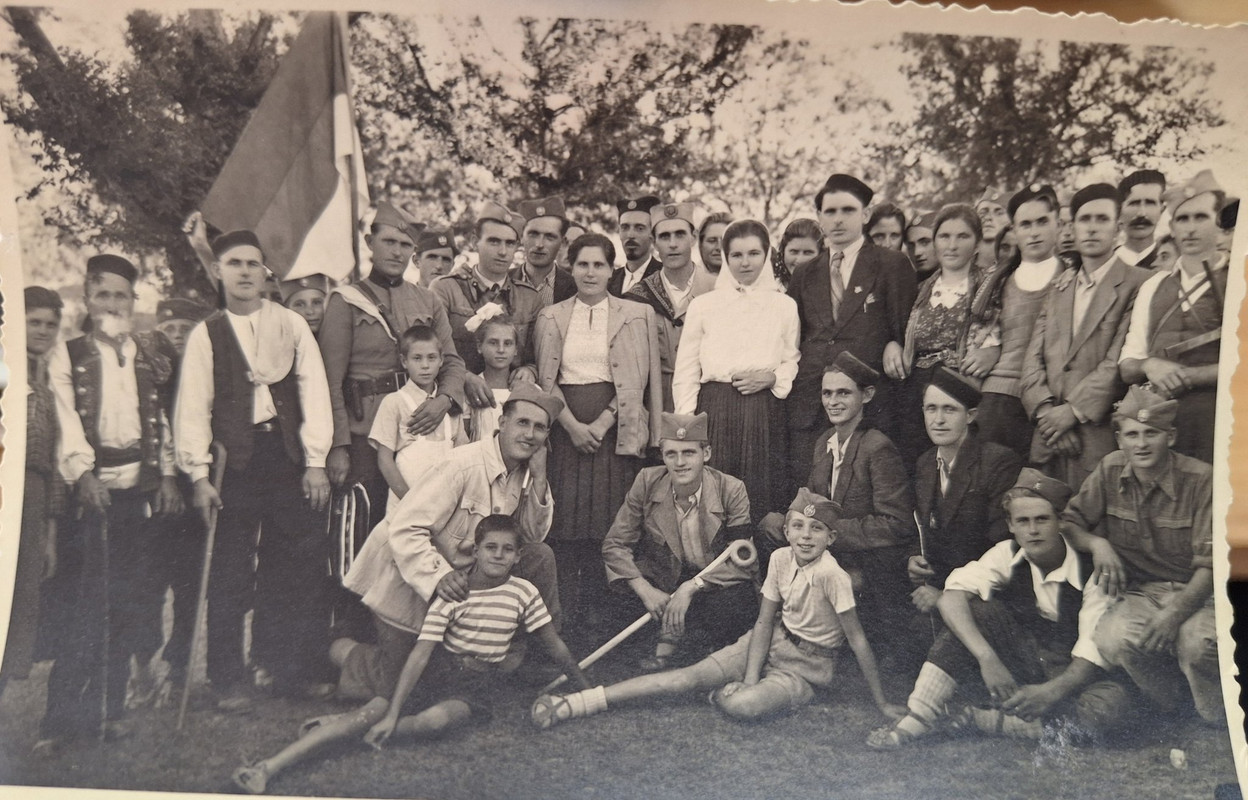 [Слика: GTKq-Ns-VWEAAmo-JH.jpg]