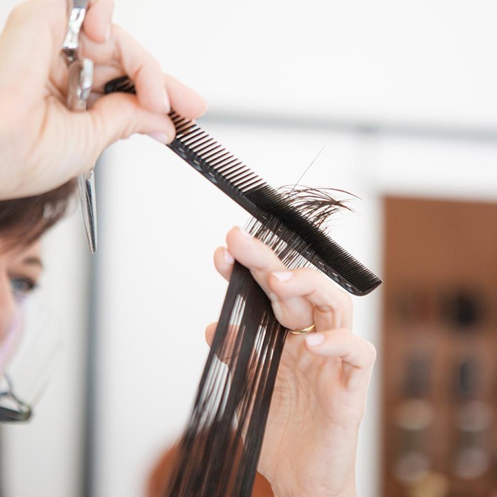 Custom haircutting at Salon am Markt