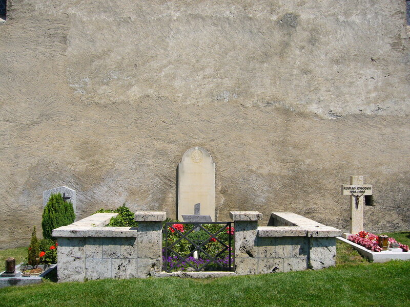 Grave-of-Rainer-Maria-Rilke-at-the-churchyard-in-Raron-Swizerland