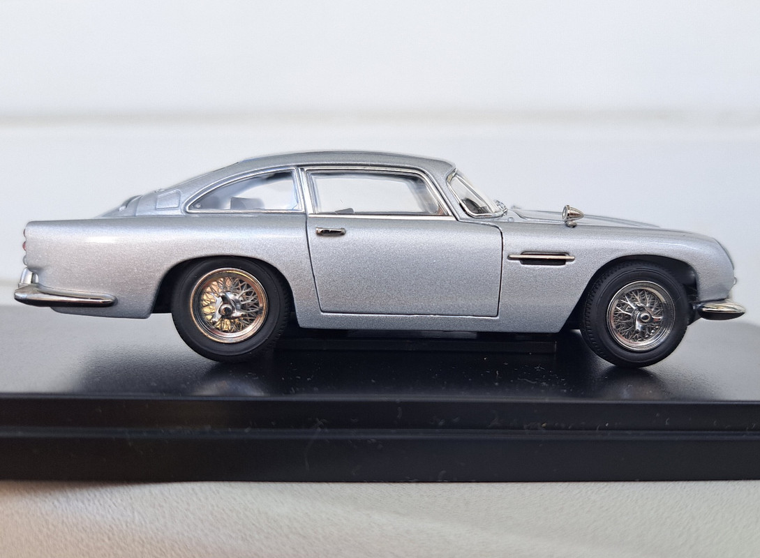 REVIEW: Aston Martin DB5 007 - Xiaoguang Model in 1:43 scale