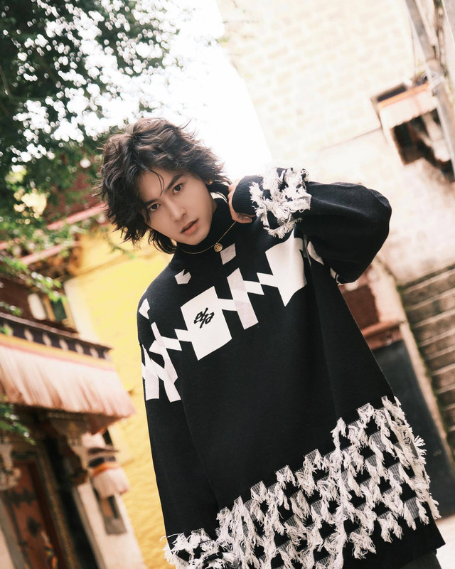 6ad49c2egy1hjuq31mca9j21401e0tg1