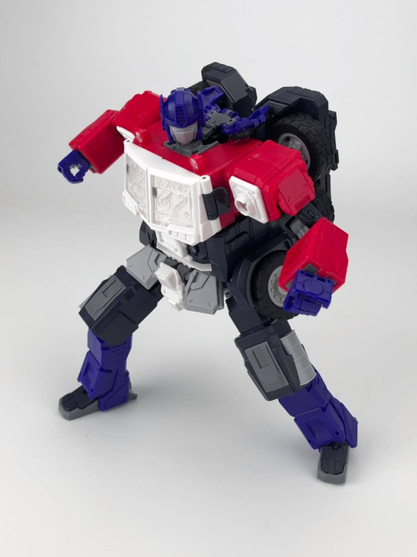 MB-18-ENERGY-COMMANDER-02