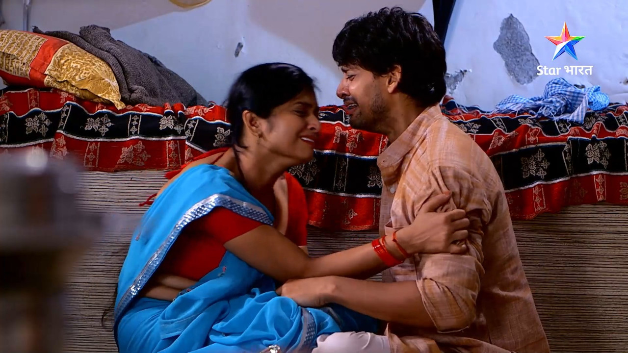 Serial Actress ekta tiwari hot scenes in saree from savdhaan india.mp4_snapshot_02.02.893