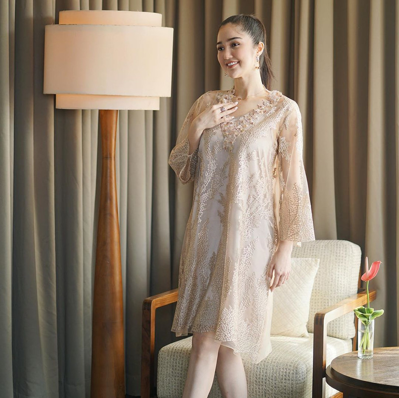 8 Potret menawan Sonia Fergina, sang Puteri Indonesia 2018
