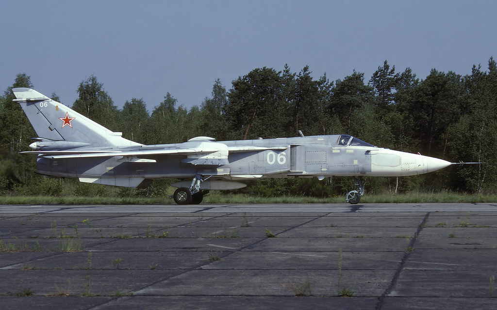 11 ORAP Su-24MR 06 White_0515326 (2)