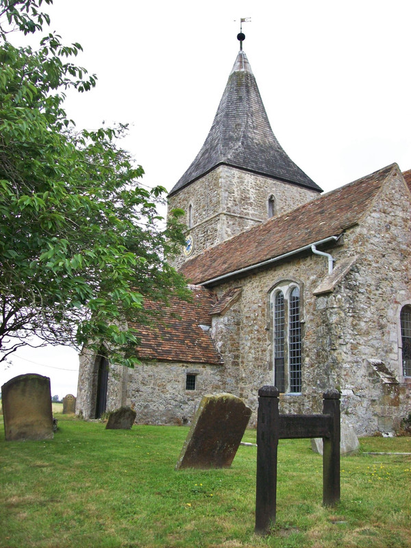 St-Mary-in-the-Marsh-with-E-Nesbit-s-grave
