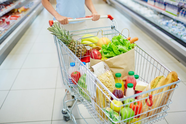 Belanja di supermarket