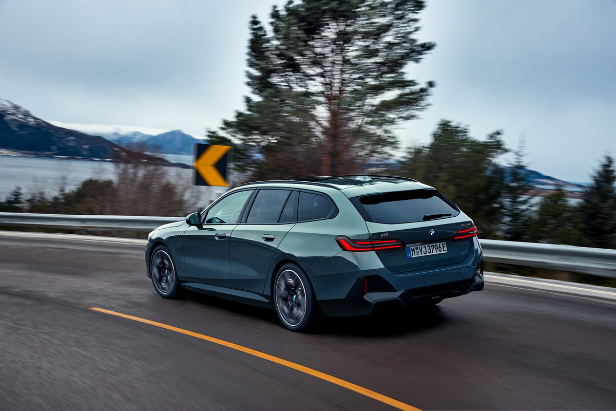 P90537325_highRes_the-new-bmw-i5-edriv