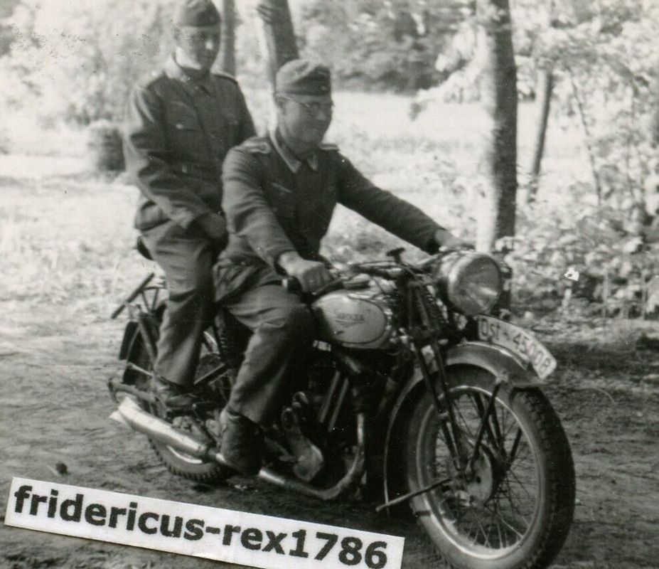 Foto WH belgisches Beute Krad Motorrad der Marke Saroléa Kennung Ost 45008