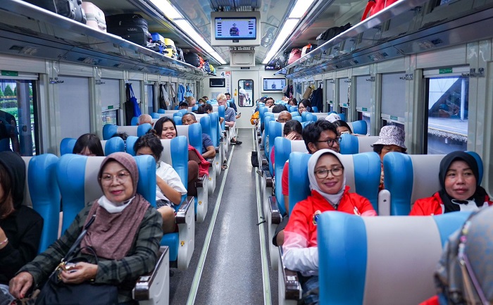 Seiring dengan naiknya kasus Covid-19 di Indonesia, PT Kereta Api Indonesia (Persero) mengimbau kepada seluruh pelanggan agar memakai masker dan menjaga kebersihan dengan cara rutin mencuci tangan.