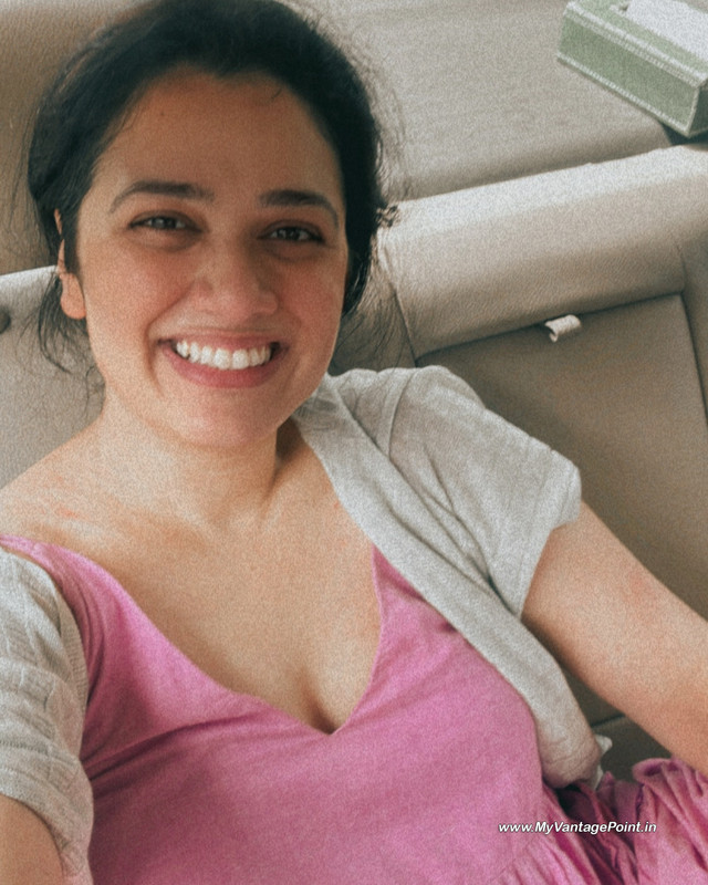 11-Girija-Oak-Hot-Selfies-HD-Mobile-Wallpapers-Pics-My-Vantage-Point