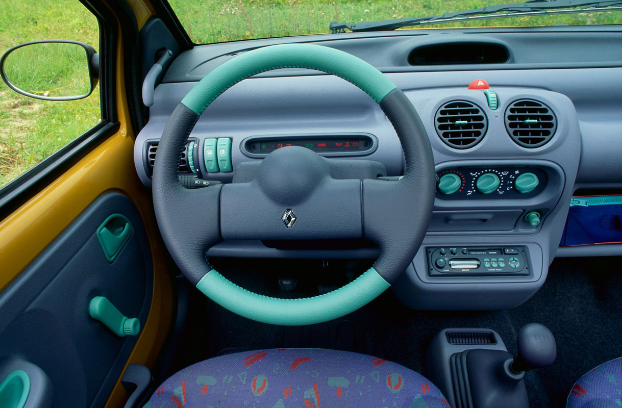 https://i.postimg.cc/MHzs3Z34/Renault-Twingo-1-Interior-01.jpg