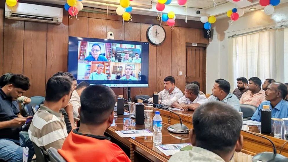 দুধে ভেজাল মেশানোর সঙ্গে জড়িতদের বিরুদ্ধে কঠোর ব্যবস্থা নেওয়ার নির্দেশ বাণিজ্যমন্ত্রীর