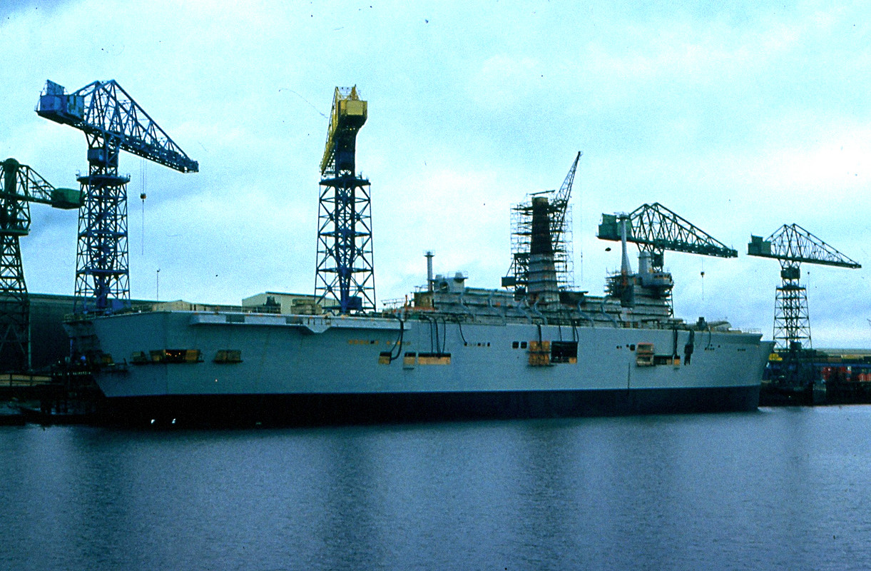 HMS  Ark Royal в достройке, 1982