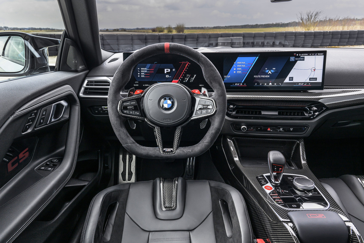 P90600892_highRes_the-new-bmw-m2-cs