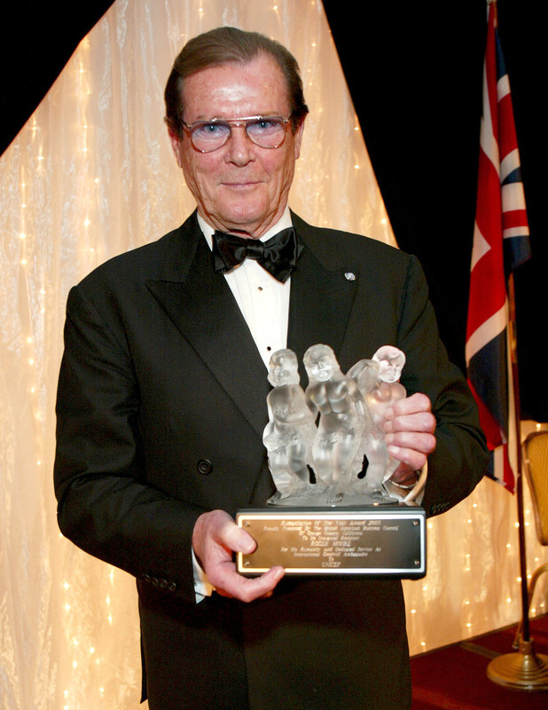 roger_moore_b34
