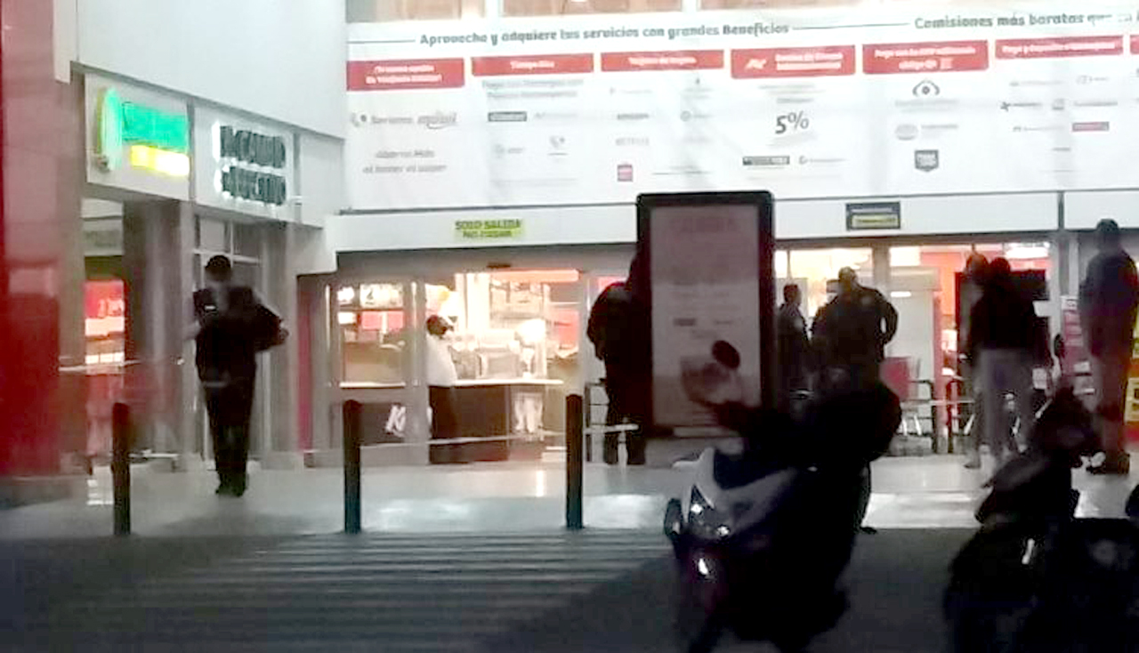 Hombre se apuñaló el corazón dentro de un supermercado