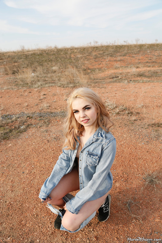 MarvelCharm_Rebecca-Denim-Peek-097