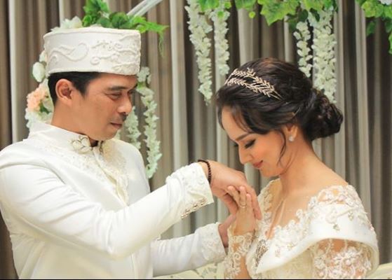 Pernikahan Angelic Simperler dan Rico Hidros Daeng