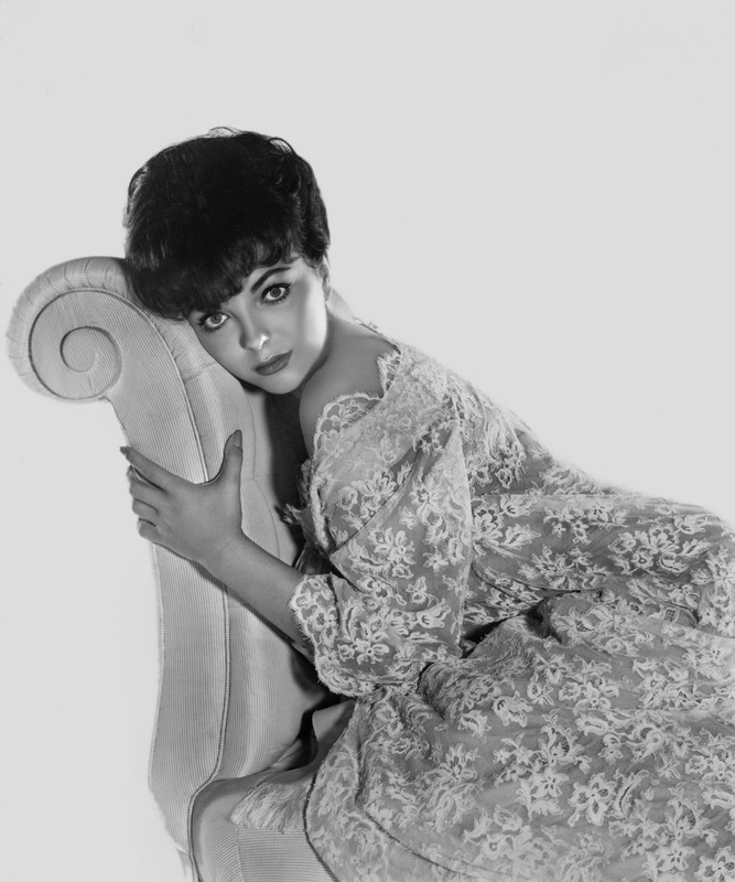 Joan_Collins_d10