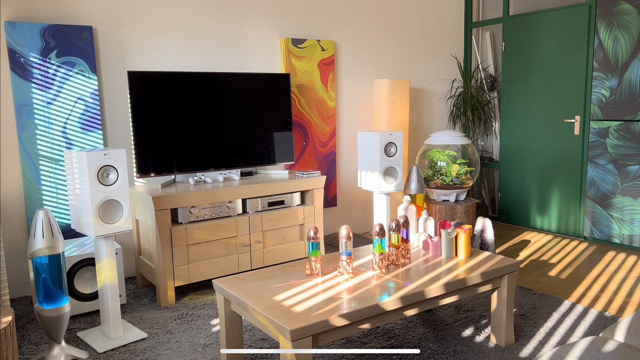 EAA53B25-AD72-4A61-8FE9-0EFDBE7C20DE