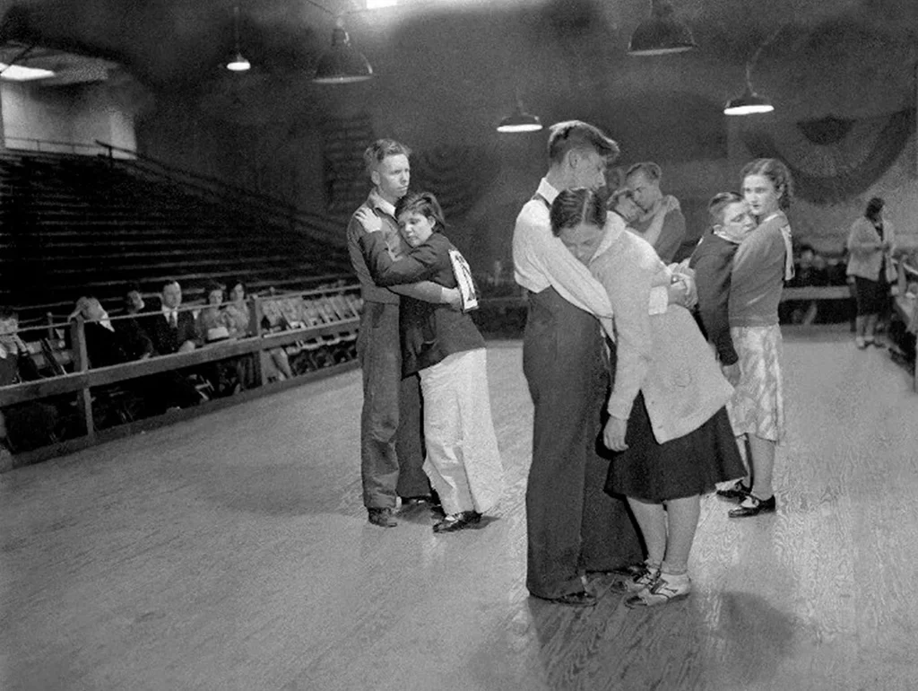 Dance marathon contestants, Bronx, 1932
