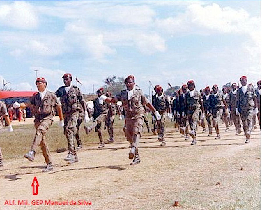 10-GEP008-Desfile-no-Dondo-na-presen-a-do-General-Ka-lza-de-Arr