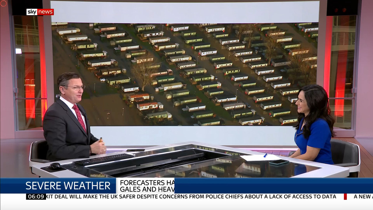 12.26 - 06.00.00 - Sky News @ Breakfast. Latest news headlines, compr....ts_snapshot_09.53.121