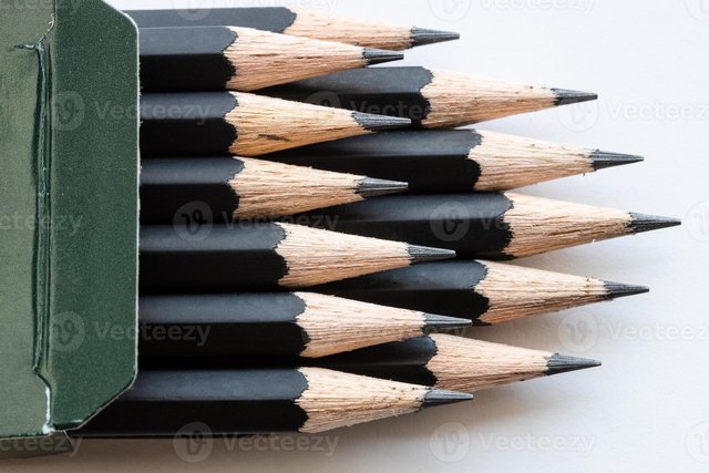 10323301-scherpe-punten-van-set-zwart-grafiet-potloden-foto.jpg