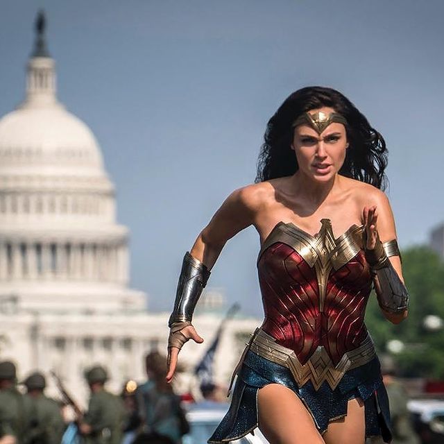 7 Potret Gal Gadot pada usia 35 tahun, awet muda dan tetap memesona