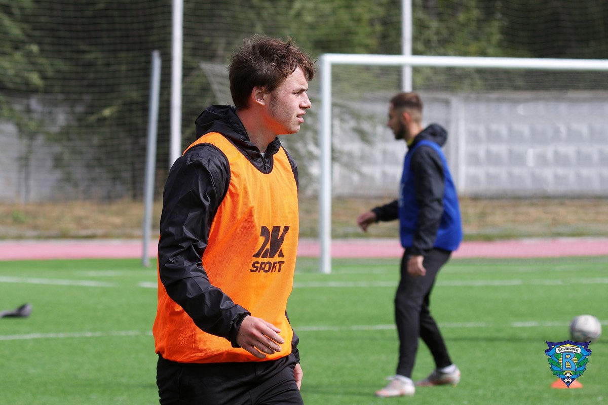 ульяновск волга. футбол тренировка. футбольная команда волга ульяновск состав. ираклий манелов футболист. Re sport.