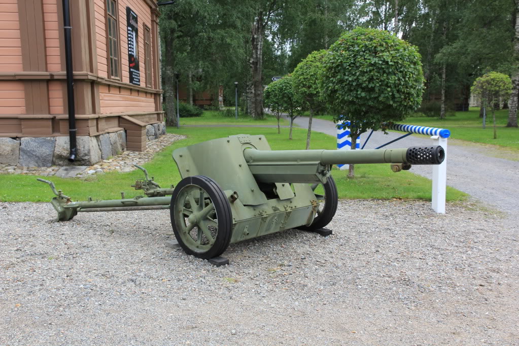 PaK 97 38 de 75 mm exhibido en el patio del museo de infantería Mikkel