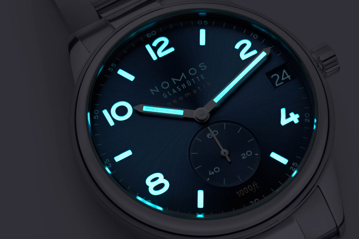 07-NOMOS-Club-Sport-_ik-42-Date-blue
