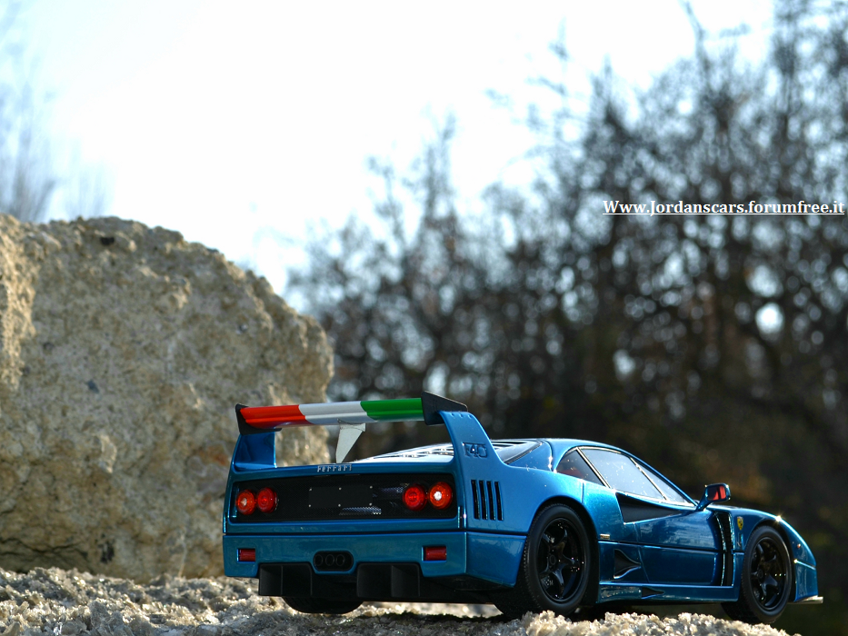 FERRARI-F40-BBR-BLU-d