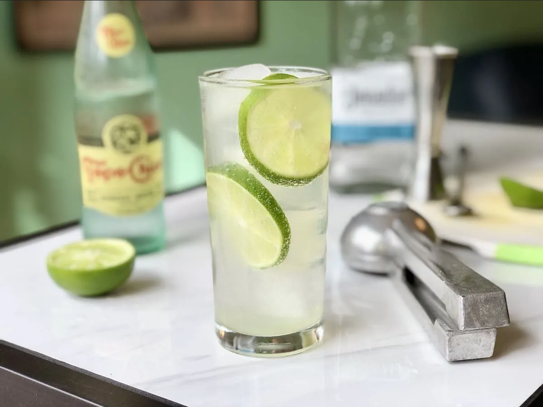 Agua mineral con limón: ¿Aliado o enemigo para tu estómago?