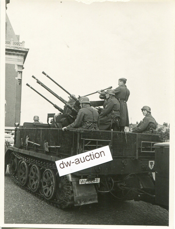 SdKfz mit Flakaufbau und Wappen , Sicherung für 