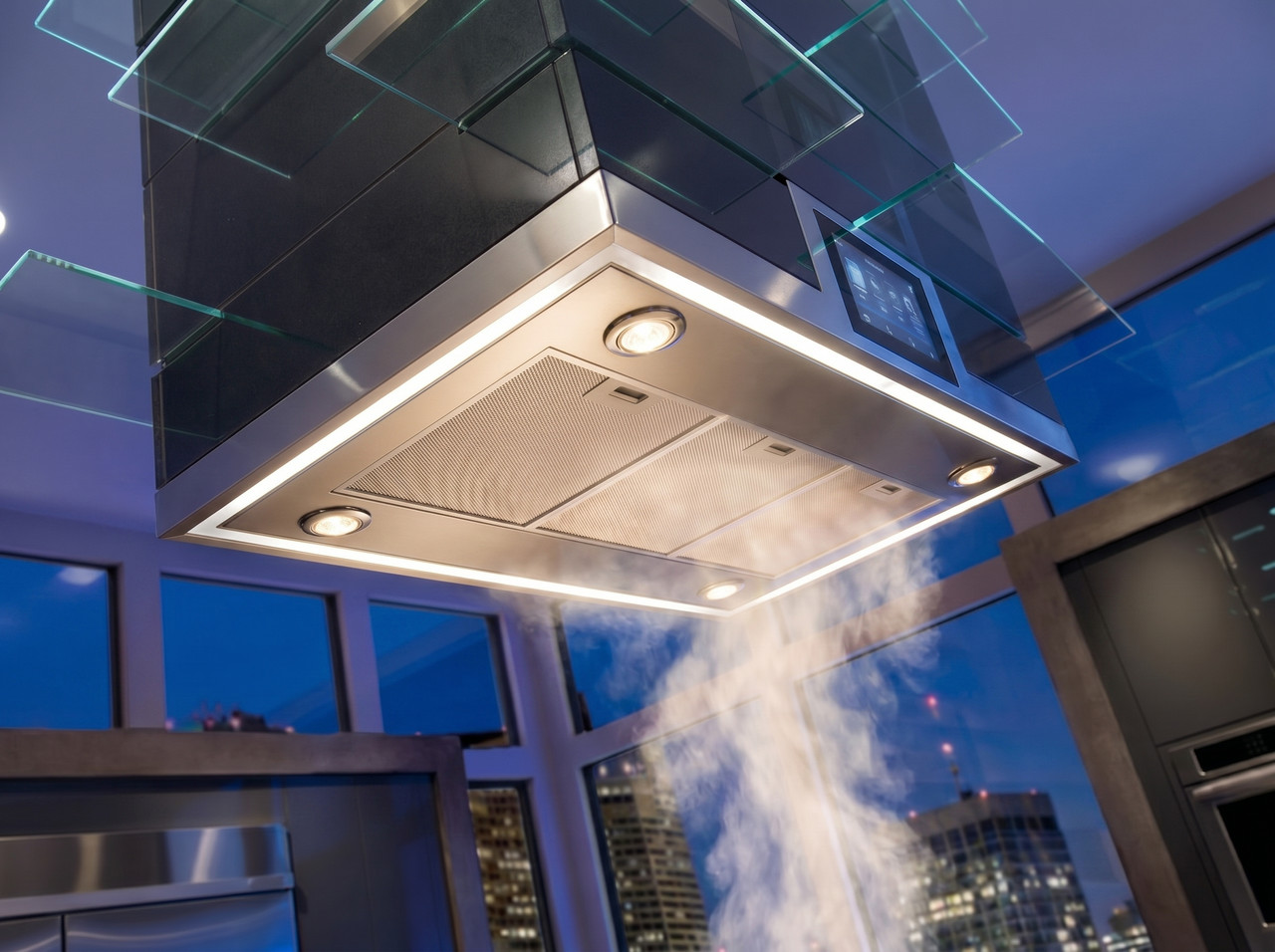 Extractor empotrable Whirlpool tipo Canopy de 30 pulgadas integrado de forma oculta en el mobiliario de una cocina moderna