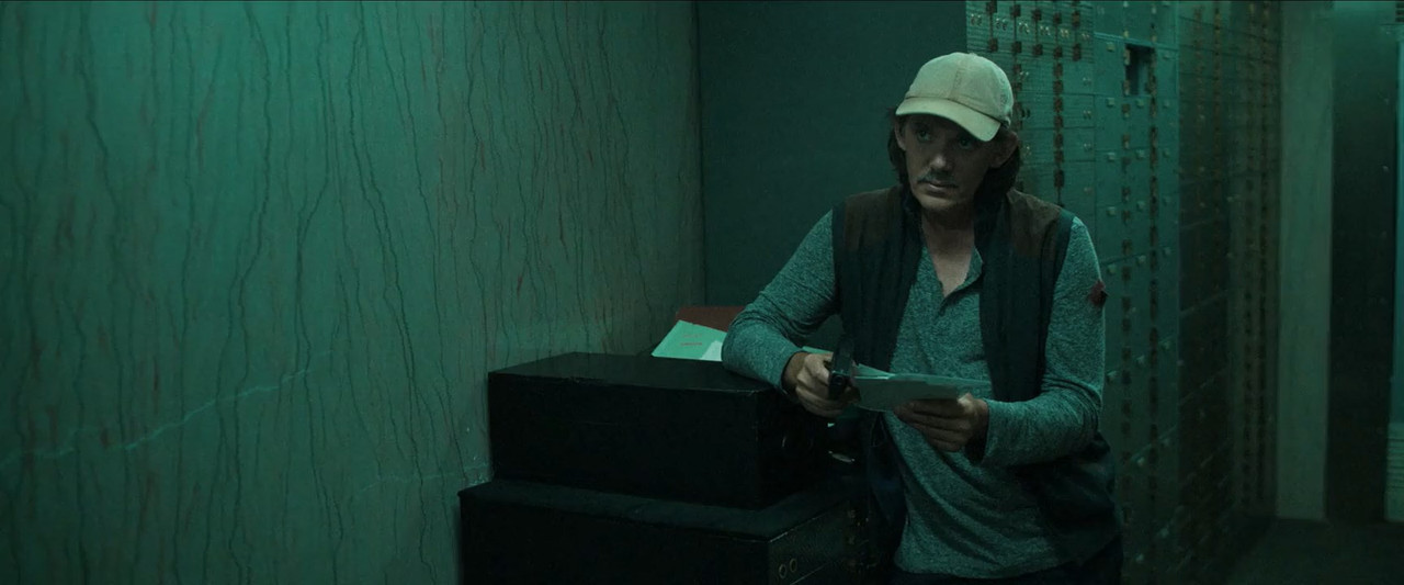 Cash Out 2024 BluRay [Hindi + Tamil + English] 480p, 720p Screenshot