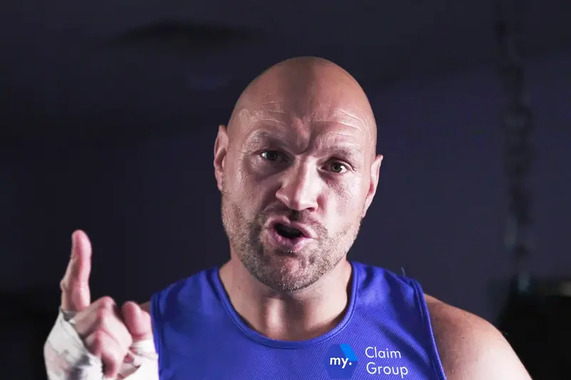 Тайсън Фюри предлага на журналисти супа от таралеж 