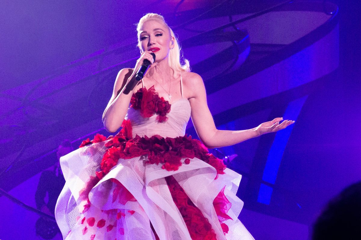 gwen-stefani-performs-gwen-stefani-just-a-girl-show-opening-at-p