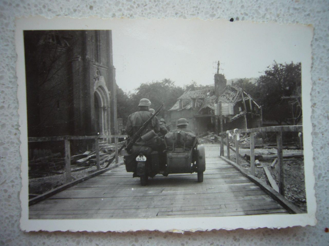 Foto Westfront - Kradschützen auf dem Vormarsch - Motorrad mit Beiwagen