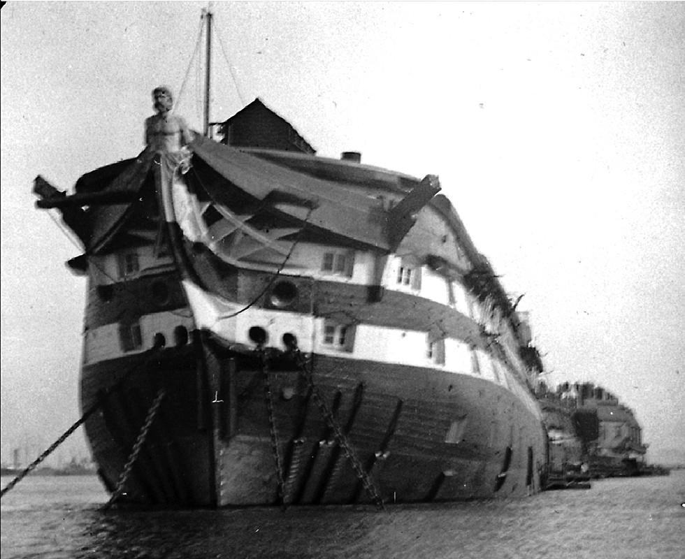 HMS Atlas в качестве плавучего госпиталя Дартфорде 1901