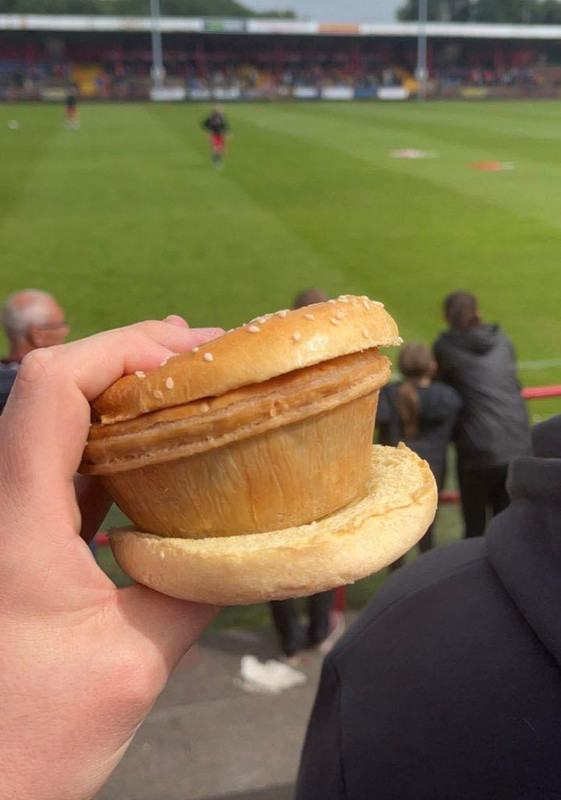 Chicken Balti pie on a rool at Workington IMG_1194